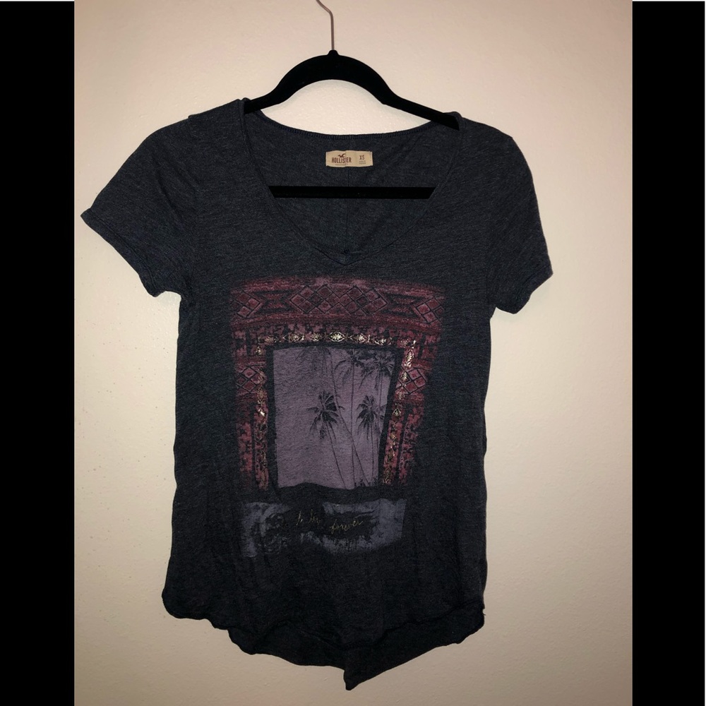 Hollister | Navy v-neck t-shirt